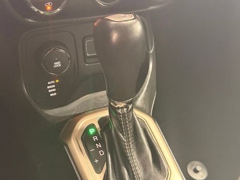 Used 2015 Jeep Renegade Limited AWD/4WD image 18