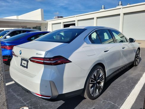Used 2025 BMW 540i xDrive AWD/4WD image 3