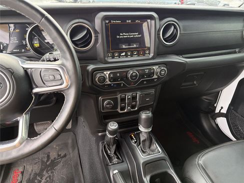 Used 2022 Jeep Wrangler Unlimited Sahara w/ Cold Weather Group AWD/4WD image 27