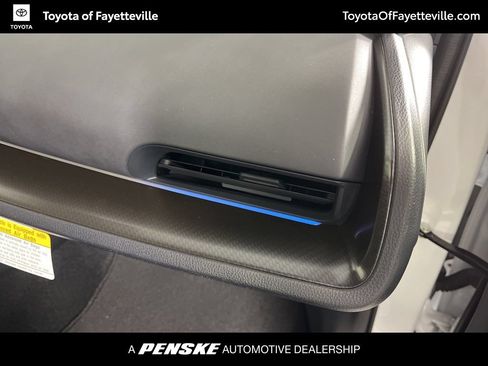 Used 2026 Toyota Prius Plug-In Hybrid FWD image 10