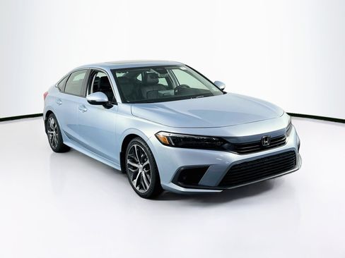 Used 2023 Honda Civic Touring image 3