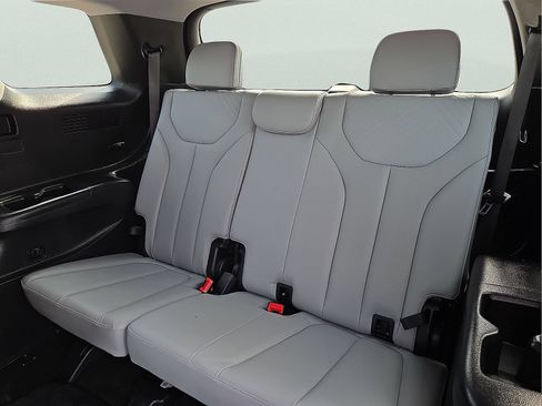 Used 2023 Hyundai Palisade SEL w/ Premium Package FWD image 9