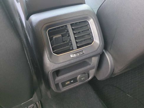 Used 2018 Volkswagen Tiguan SE FWD image 19