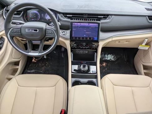 New 2025 Jeep Grand Cherokee L Limited w/ Black Appearance Package image 11