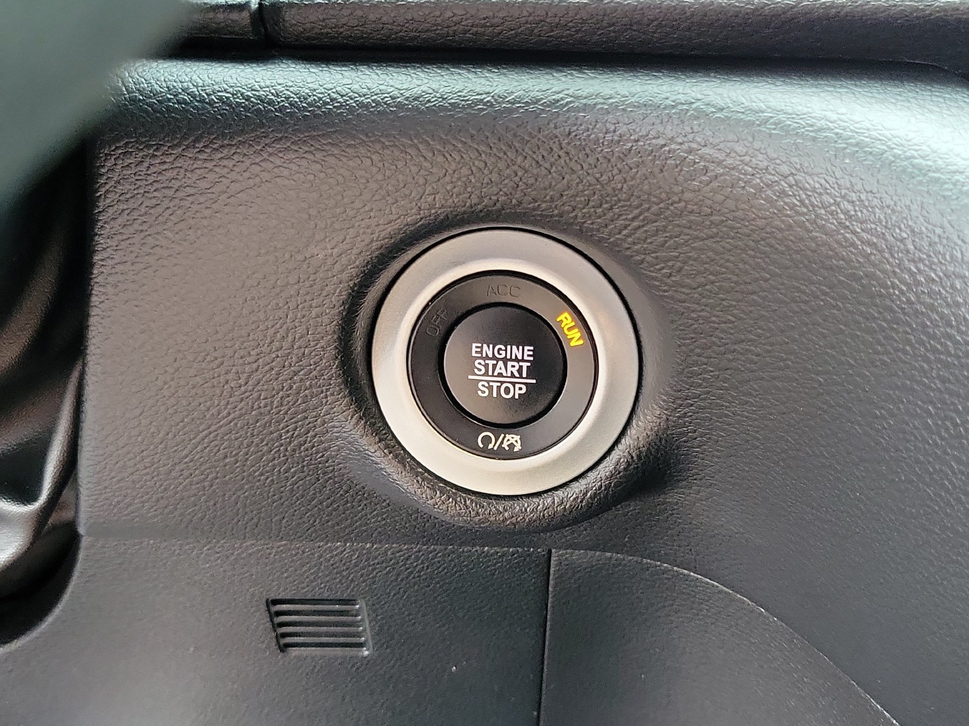 Certified 2025 Chrysler Pacifica Select FWD image 11