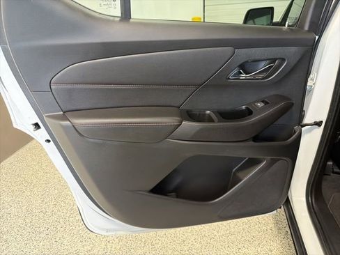 Used 2023 Chevrolet Traverse RS AWD/4WD image 28