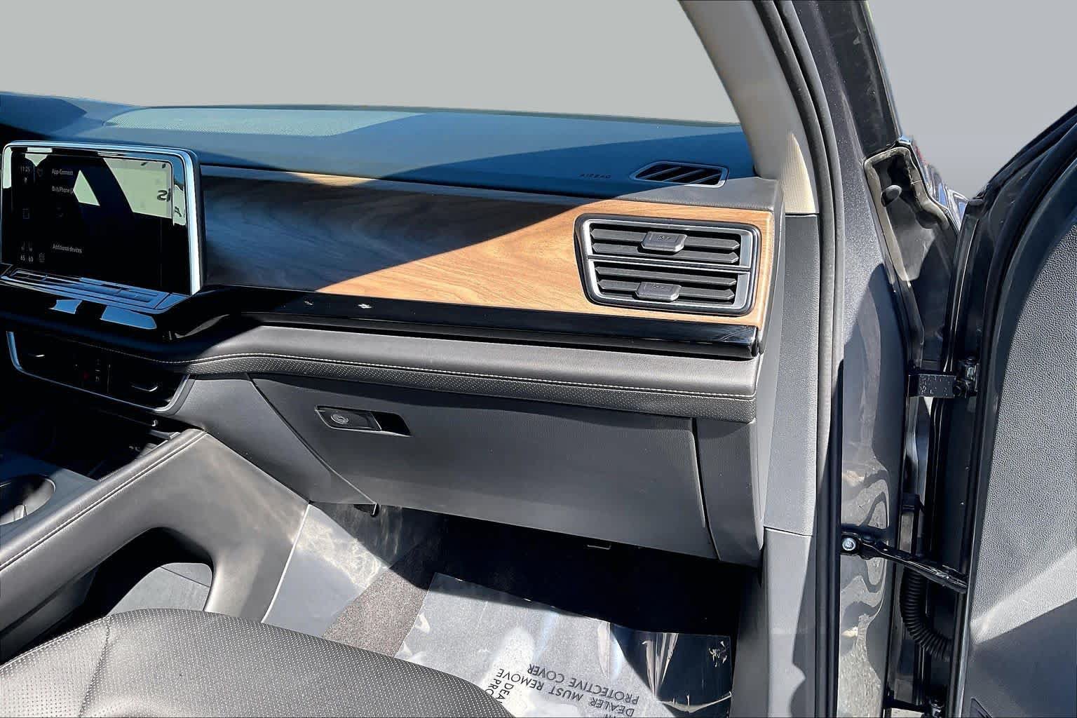 Used 2024 Volkswagen Atlas SE FWD image 17
