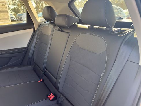 New 2026 Volkswagen Taos SE FWD image 9