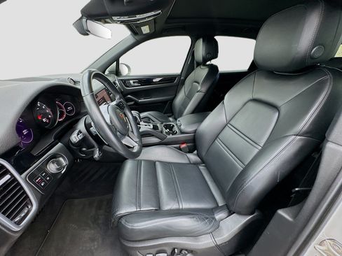 Used 2023 Porsche Cayenne Platinum Edition AWD/4WD image 13