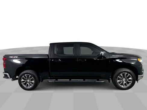 Used 2025 Chevrolet Silverado 1500 LT AWD/4WD image 9