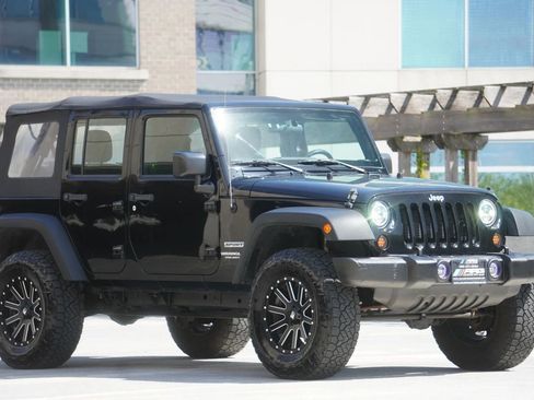 Used 2016 Jeep Wrangler Unlimited Sport w/ Max Tow Package AWD/4WD image 6