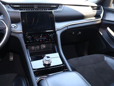 Used 2023 Jeep Grand Cherokee L Altitude image 12