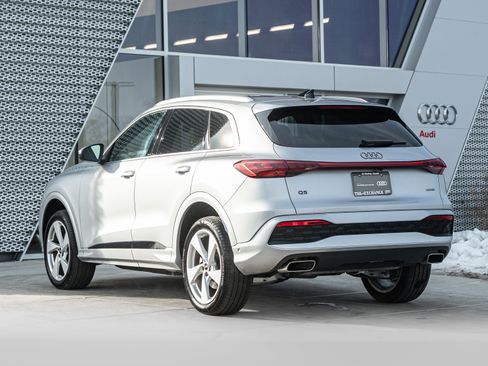 Certified 2025 Audi Q5 Premium Plus w/ Premium Plus image 5