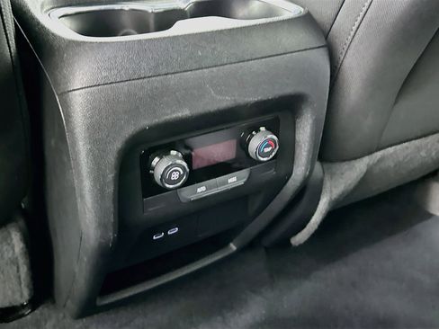 Used 2025 Chevrolet Traverse LT FWD image 27