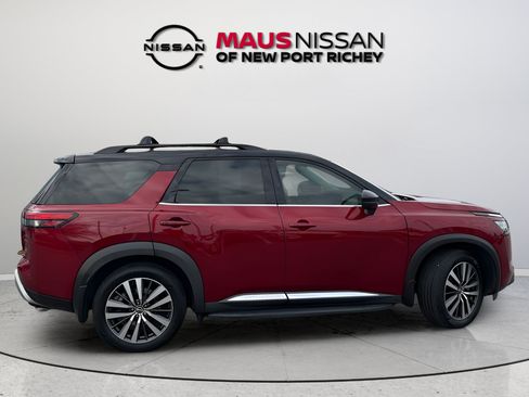 Used 2022 Nissan Pathfinder Platinum w/ Cargo Package FWD image 8
