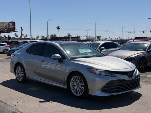 Used 2018 Toyota Camry XLE image 13