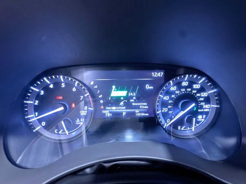 Used 2021 Toyota Highlander XLE AWD/4WD image 22