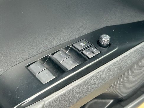 Used 2025 Toyota Camry SE FWD image 22