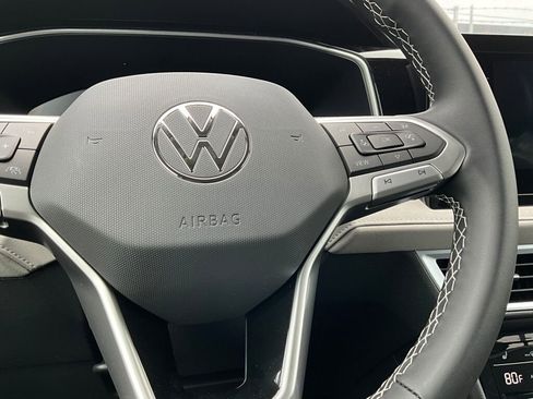New 2025 Volkswagen Taos SE image 21