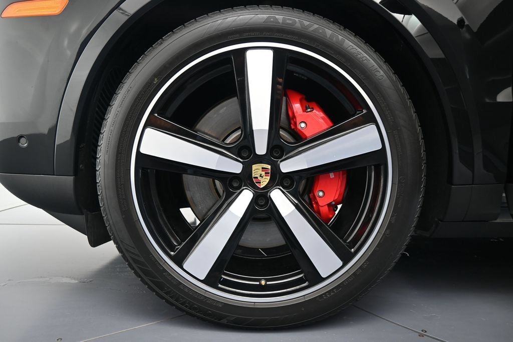 Certified 2024 Porsche Cayenne S AWD/4WD image 46