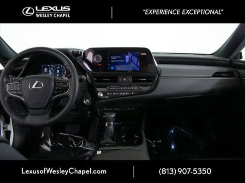 Certified 2023 Lexus ES 250 w/ Premium Package AWD/4WD image 18