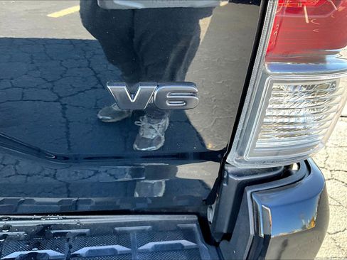 Used 2022 Toyota Tacoma TRD Sport image 6