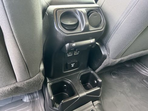 Used 2020 Jeep Wrangler Unlimited Sahara AWD/4WD image 21