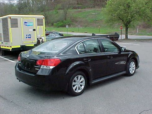 Used 2010 Subaru Legacy 2.5i Premium image 5