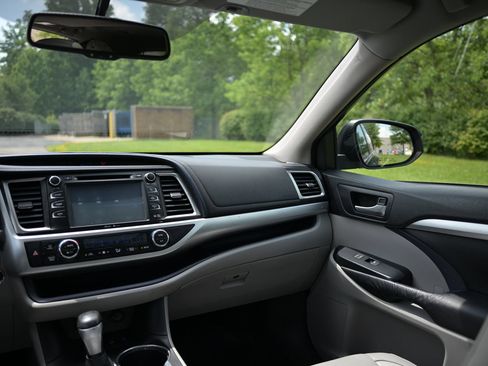 Used 2015 Toyota Highlander XLE AWD/4WD image 26
