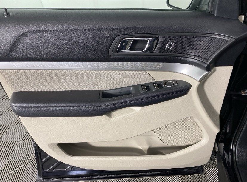Used 2018 Ford Explorer 4WD w/ Class II Trailer Tow Package image 12