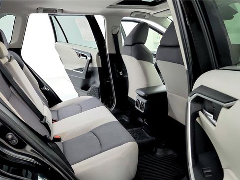 Certified 2023 Toyota RAV4 XLE w/ Convenience Package image 18