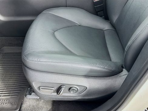 Used 2024 Toyota Grand Highlander AWD image 26