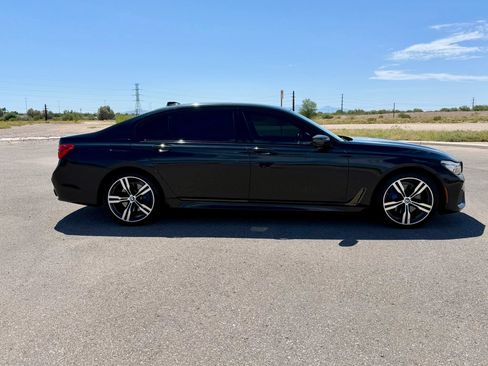 Used 2017 BMW 740i RWD image 5