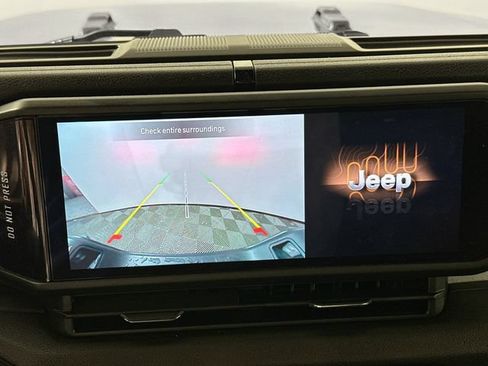 Used 2025 Jeep Gladiator Sport AWD/4WD image 13