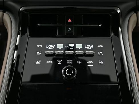 Certified 2024 Porsche Panamera image 16