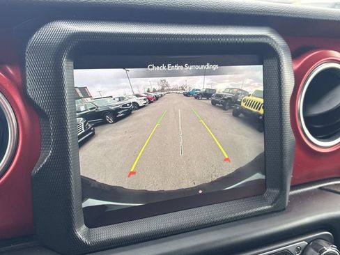 Used 2023 Jeep Wrangler Rubicon image 32