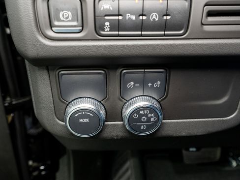 Used 2023 GMC Yukon SLE w/ Gmc Pro Safety Plus Package image 28