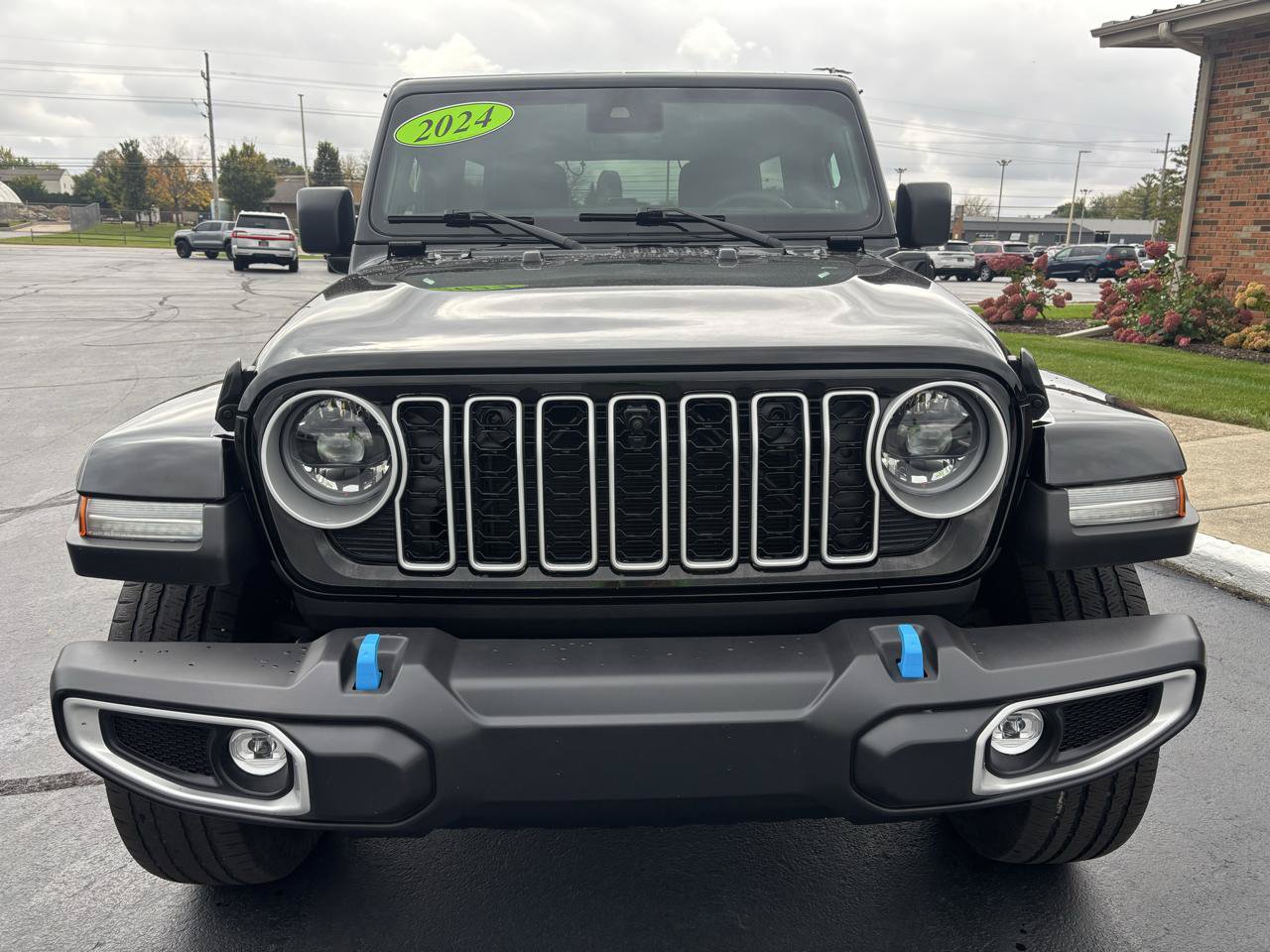 Used 2024 Jeep Wrangler Unlimited Sahara w/ Technology Group AWD/4WD image 8
