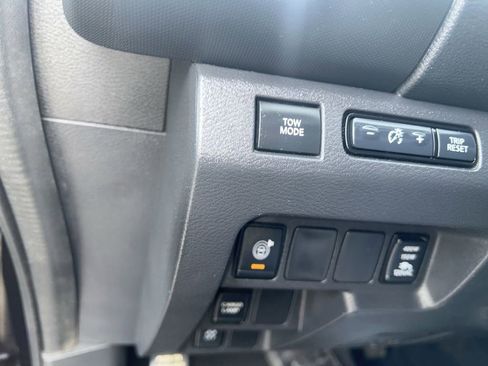 Used 2023 Nissan Frontier SV w/ Technology Package image 18