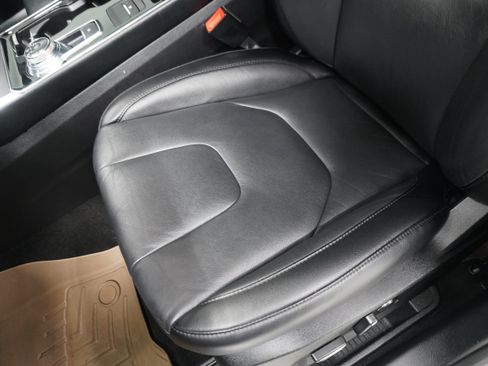 Used 2019 Ford Edge Titanium FWD image 12