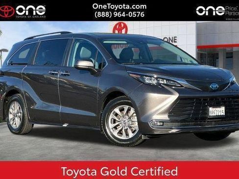Used 2024 Toyota Sienna XLE w/ XLE Plus Package image 1