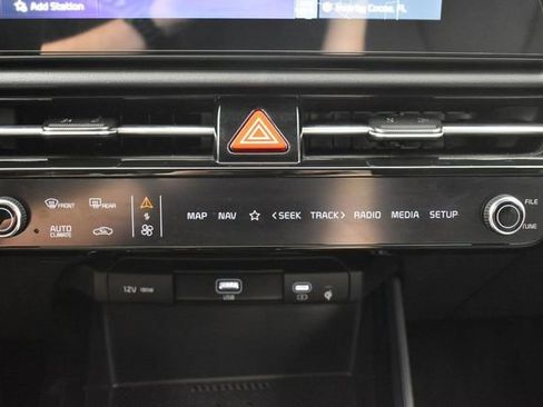Used 2025 Kia Niro EX FWD image 19