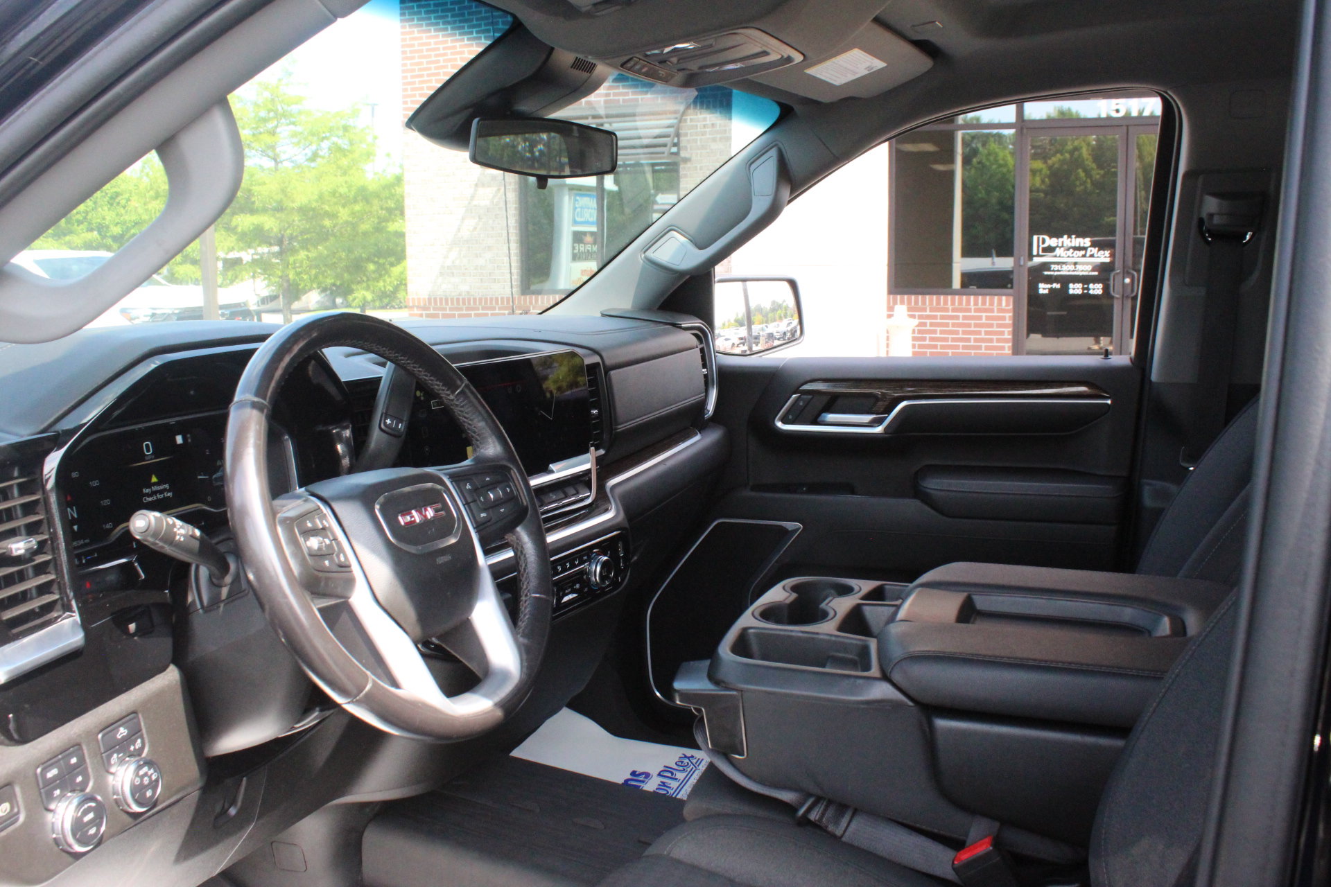 Used 2022 GMC Sierra 1500 Elevation w/ LPO, Elevation Black Package AWD/4WD image 16