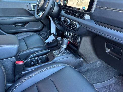 Used 2024 Jeep Wrangler Unlimited Sahara AWD/4WD image 18