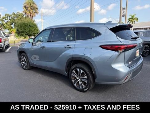 Used 2022 Toyota Highlander XLE FWD image 4