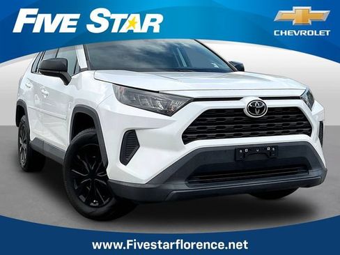 Used 2021 Toyota RAV4 LE AWD/4WD image 1
