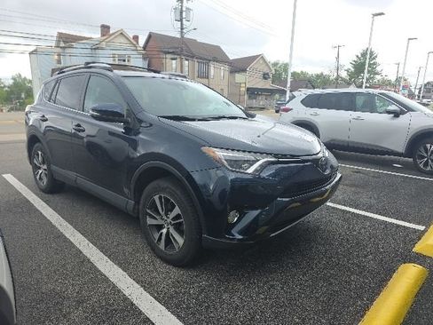 Used 2017 Toyota RAV4 XLE AWD/4WD image 4