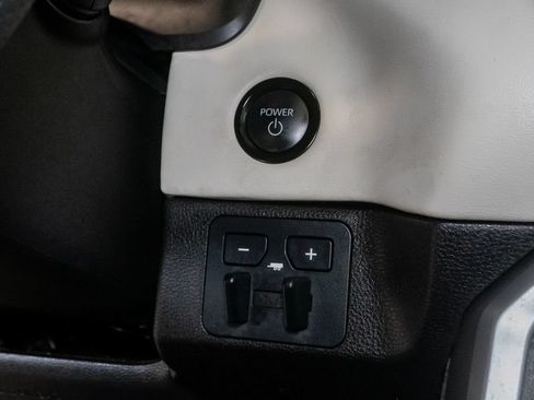Used 2025 Toyota Sequoia Capstone AWD/4WD image 18