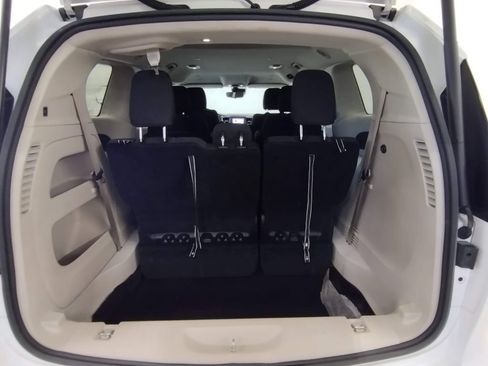 Used 2023 Chrysler Voyager LX FWD image 16