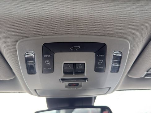 Used 2022 Toyota Sienna XLE image 22